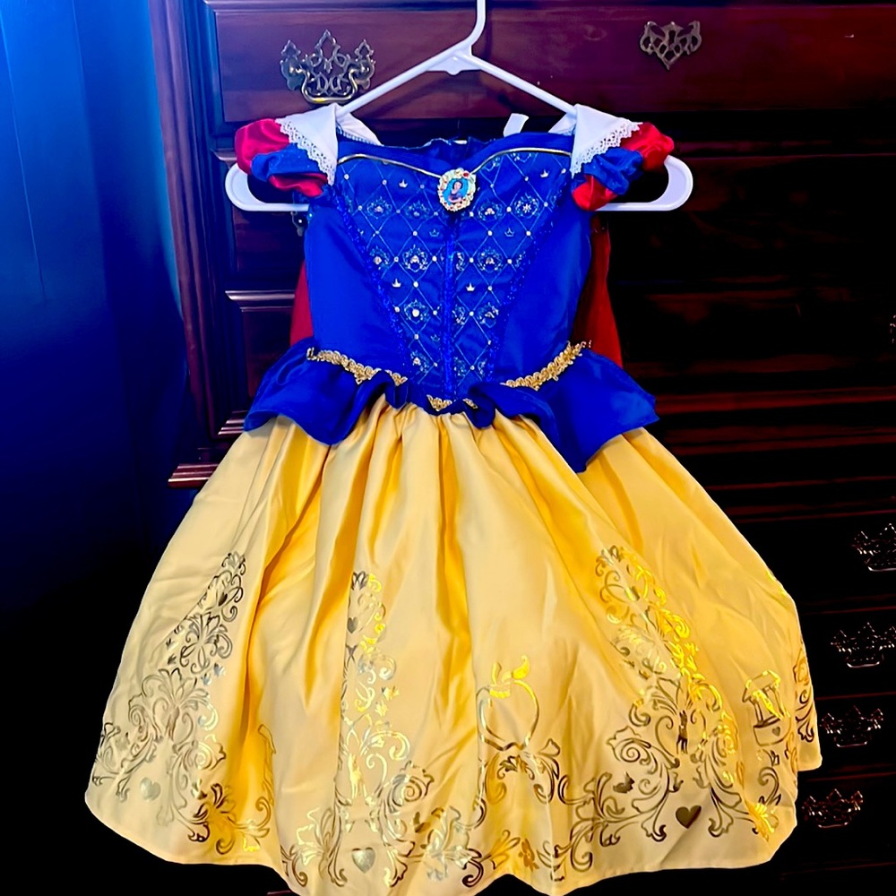 NEW ! Snow White Halloween outfit size 2
